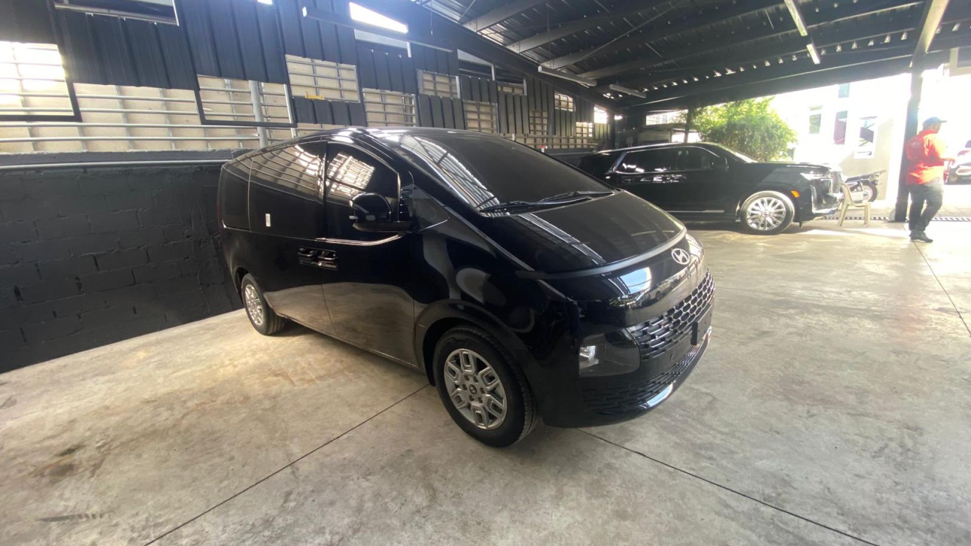 Hyundai staria 2025
